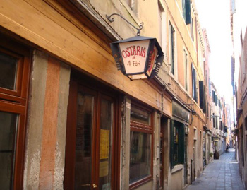 ヴェネチア・レストラン前にて